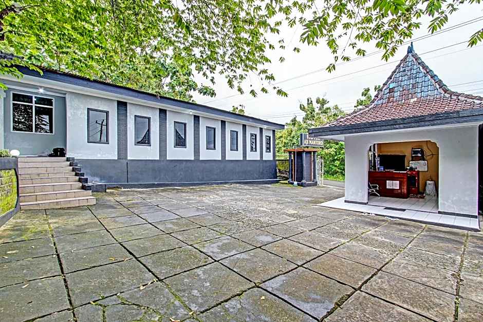 OYO 92287 Hotel Aji Mantoro