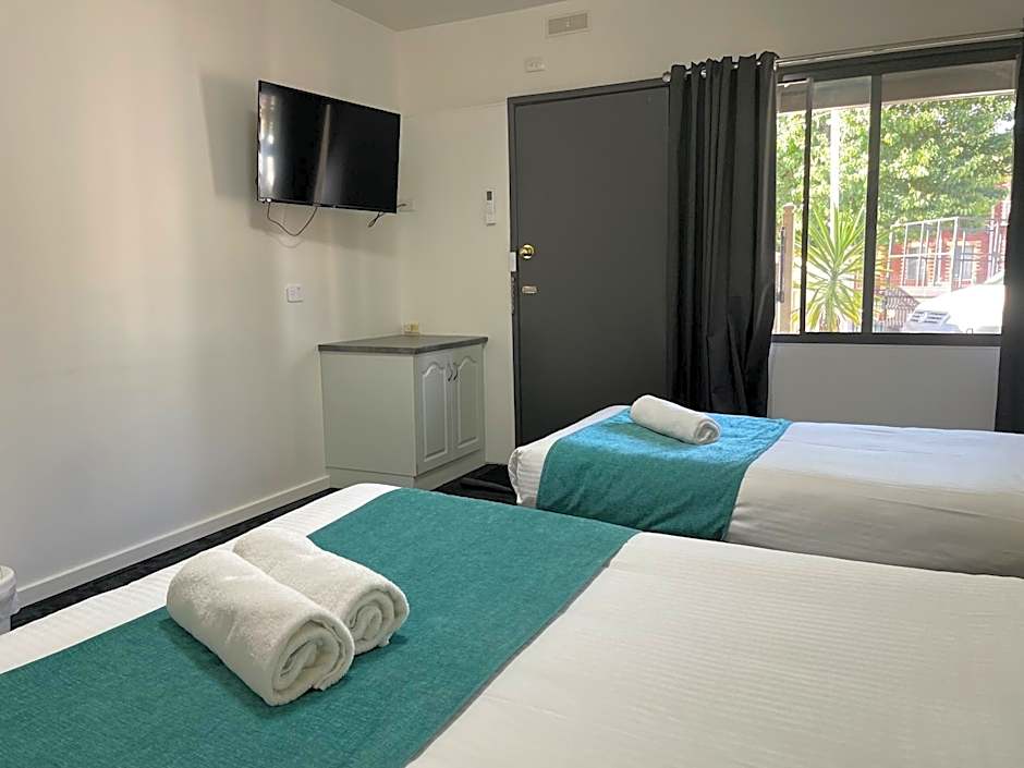 SHEPPARTON MOTOR INN Tudor House Motel