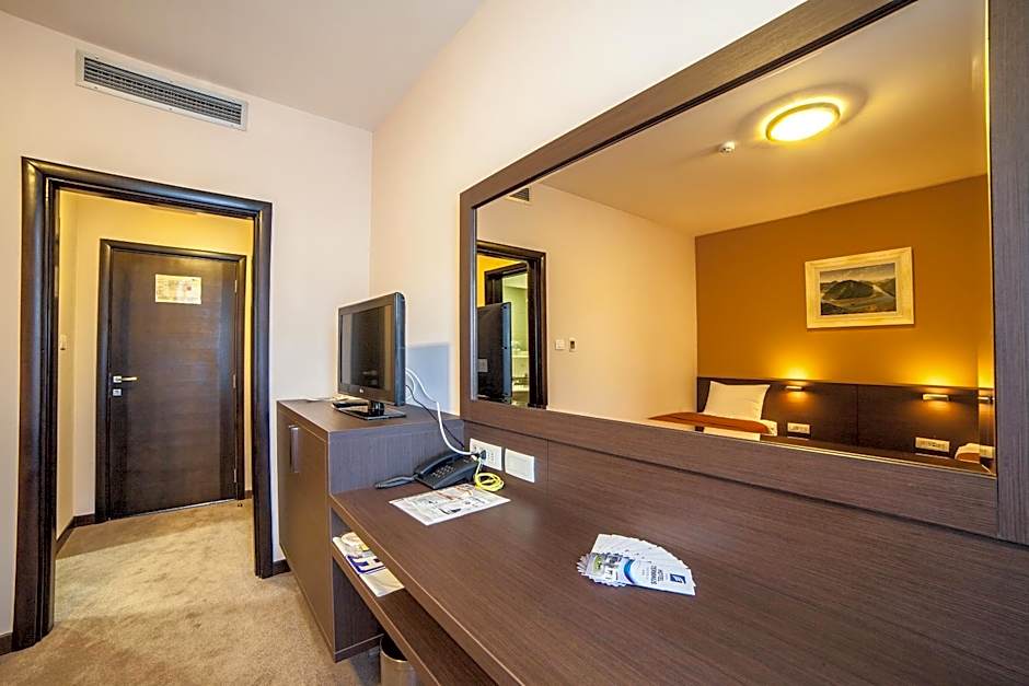 Zdjęcie 1 z 5 — 2 Beds