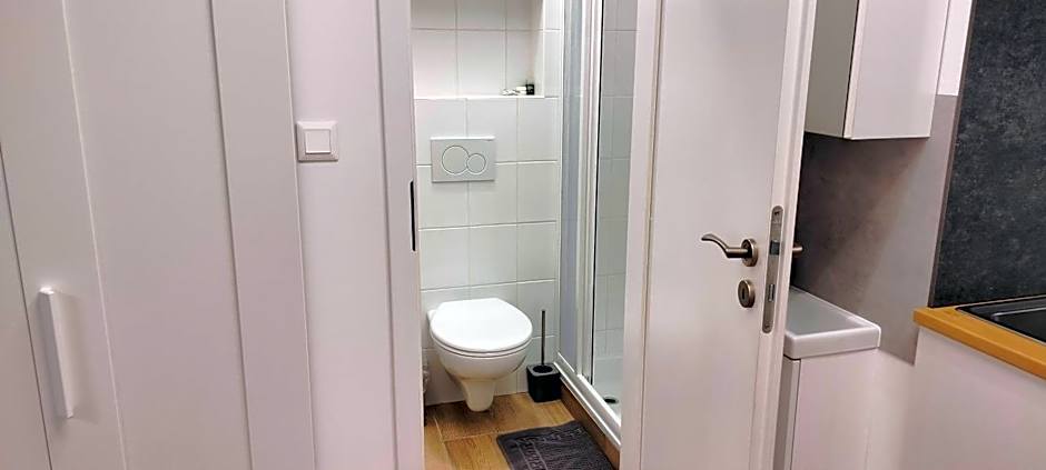 Dimael Hostel & Apartments