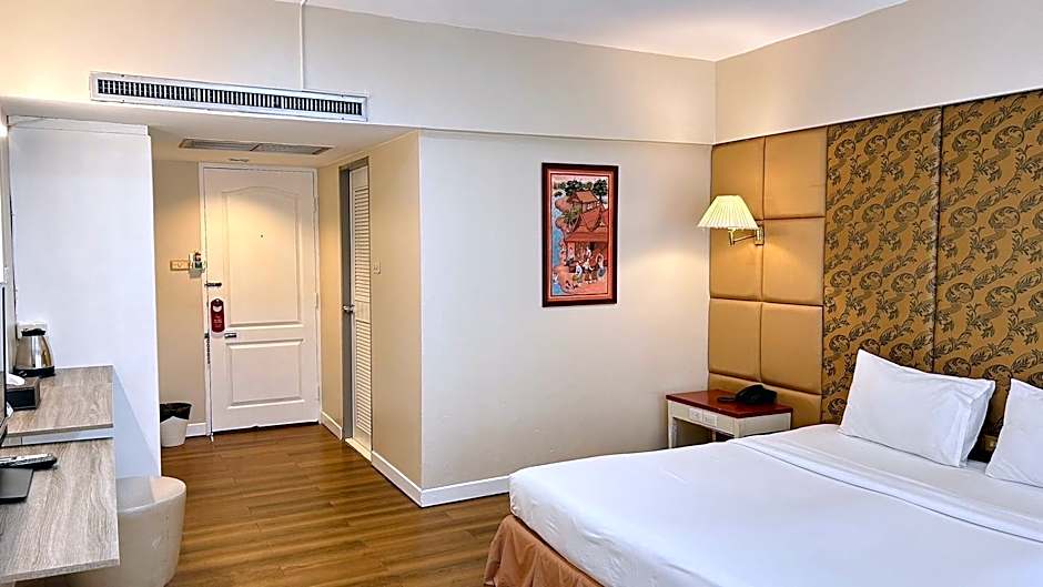 Ayothaya Riverside Hotel