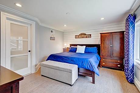 Suite with Lake View