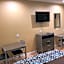 Deluxe Inn & Suites - Baytown