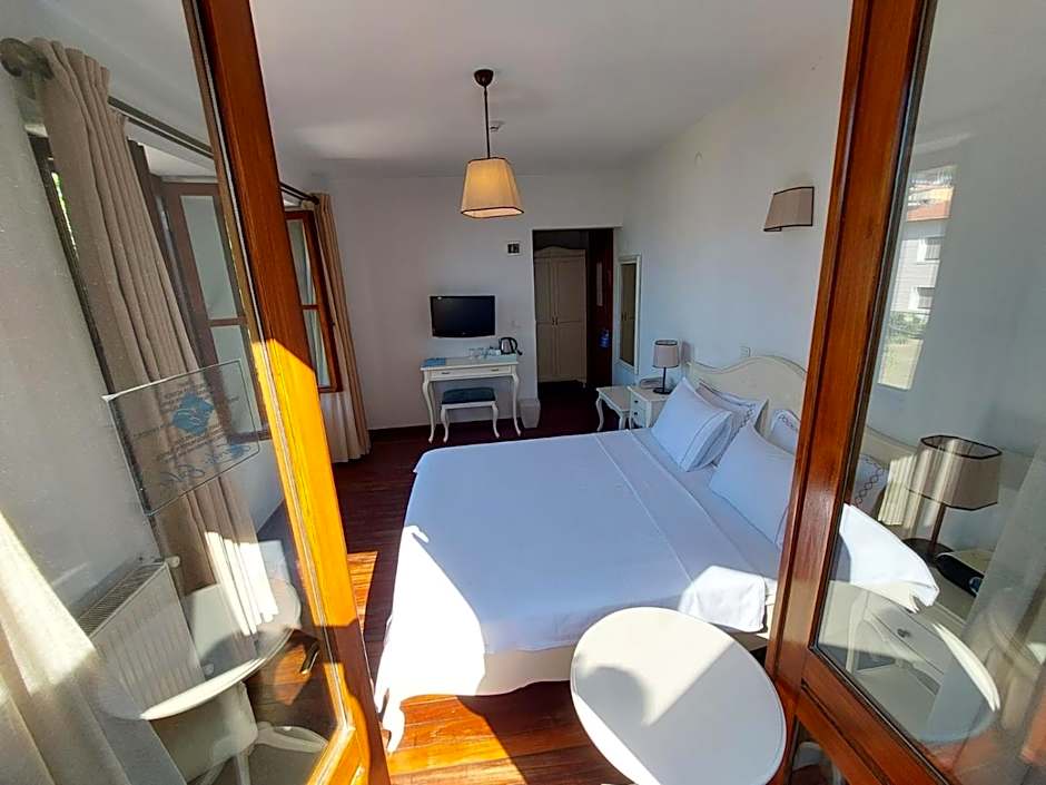 Ferahi Evler Ayvalık