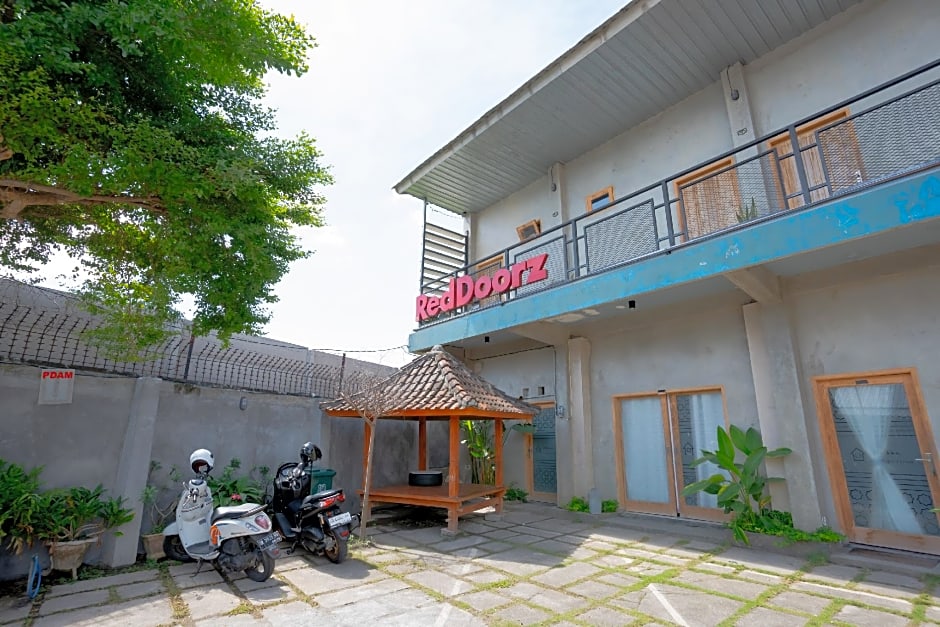 RedDoorz Syariah near Lombok Epicentrum Mall