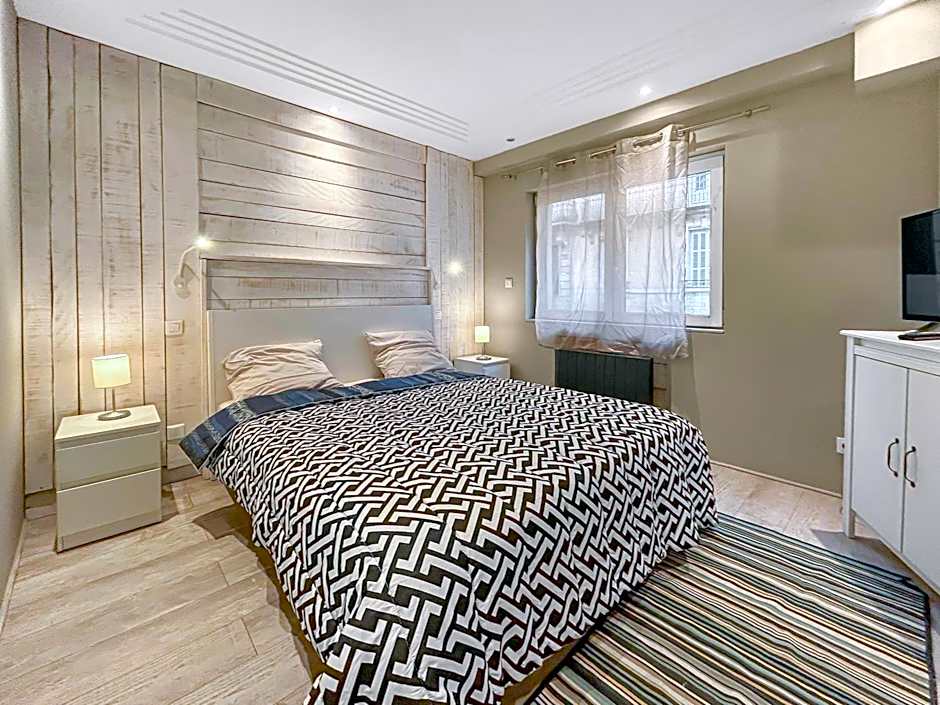 Grand Salon Cosy, proche centre Dijon & garage 2p