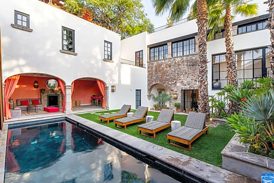 Villa Garita, 6BR Designer Villa with Heated Pool in Centro