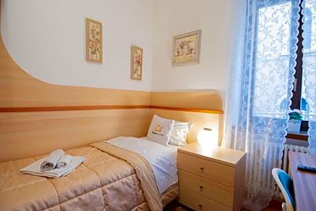 Single Room with Shared Bathroom