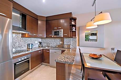 Premium Plus One Bedroom Suite with Hot Tub