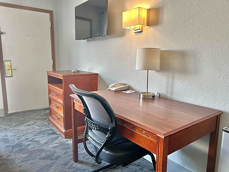 Travelodge by Wyndham Lincoln South