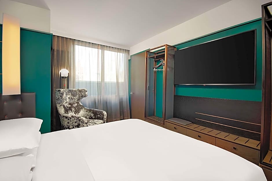 Photo 1 of 1 of Deluxe 1 King Bed, City View, Balcony
