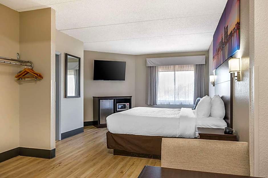 Clarion Pointe Louisville East