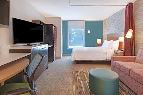 1 QUEEN BED STUDIO SUITE