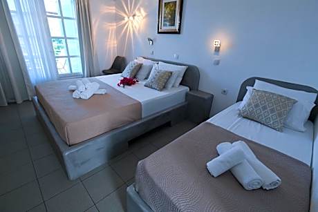 Triple Room with Sea View