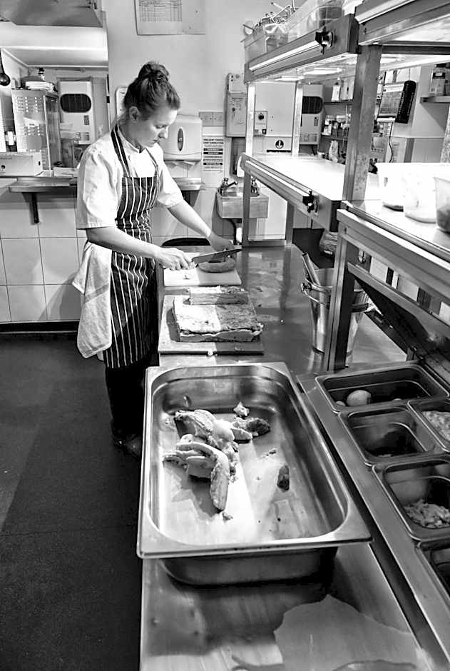 Narrowboat at Weedon