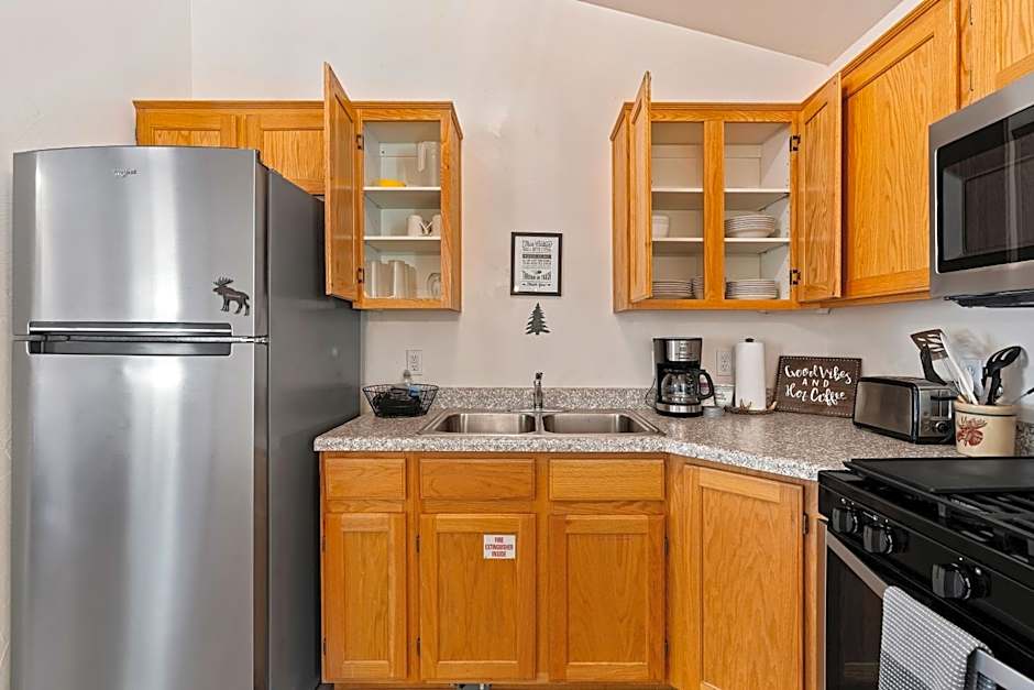 Duck Creek Village Inn