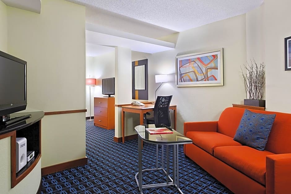 Fairfield Inn & Suites by Marriott Charlotte Arrowood