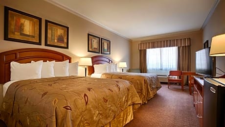 Queen Room with Two Queen Beds and Bathtub - Disability Access/Non-Smoking