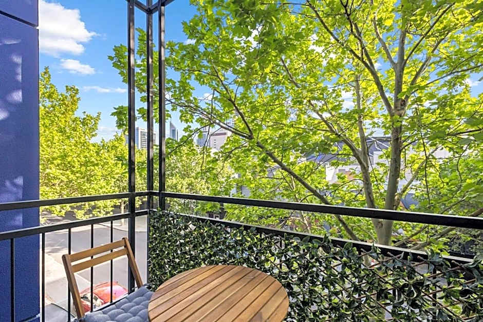 Exclusive Northbridge Apt w Wi-Fi Pool