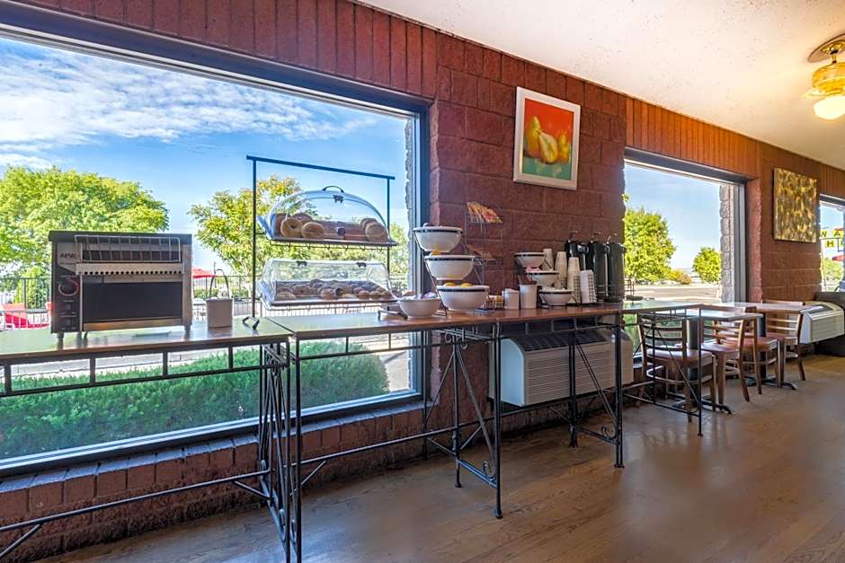 Ramada by Wyndham Albuquerque Airport