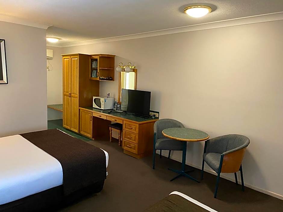 McNevins Logan Park Motel