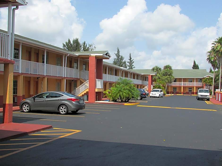 Howard Johnson by Wyndham Ft. Myers FL