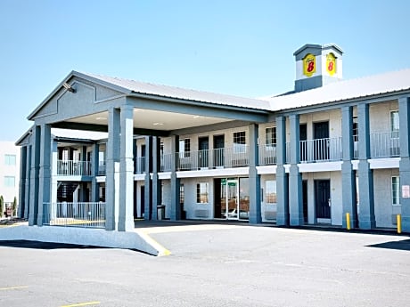 Super 8 by Wyndham Van Horn
