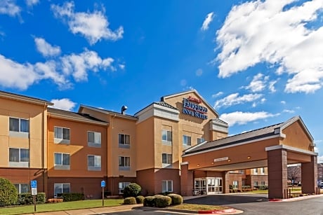 Fairfield Inn & Suites by Marriott Rogers
