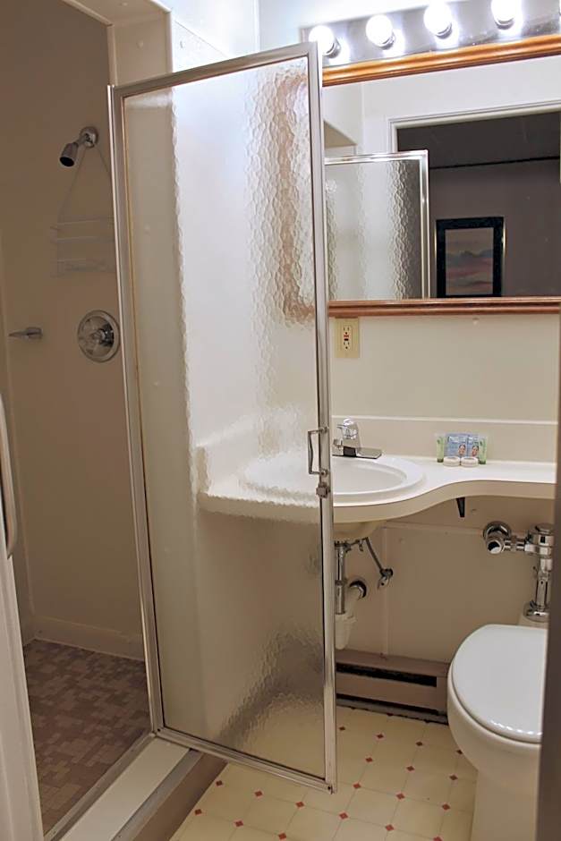 Budget Host Crestview Inn