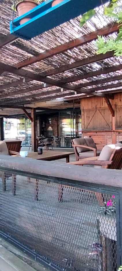 Ceneviz Suit Hotel