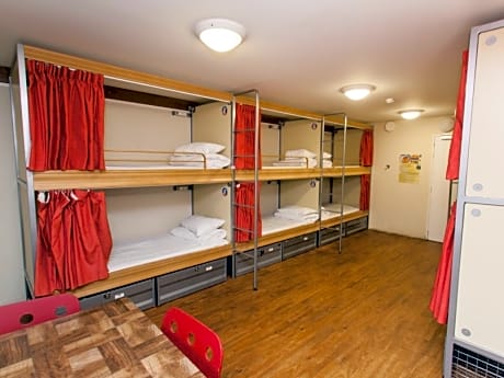 1 Person in 6-Bed Dormitory with En-Suite Bathroom - Mixed