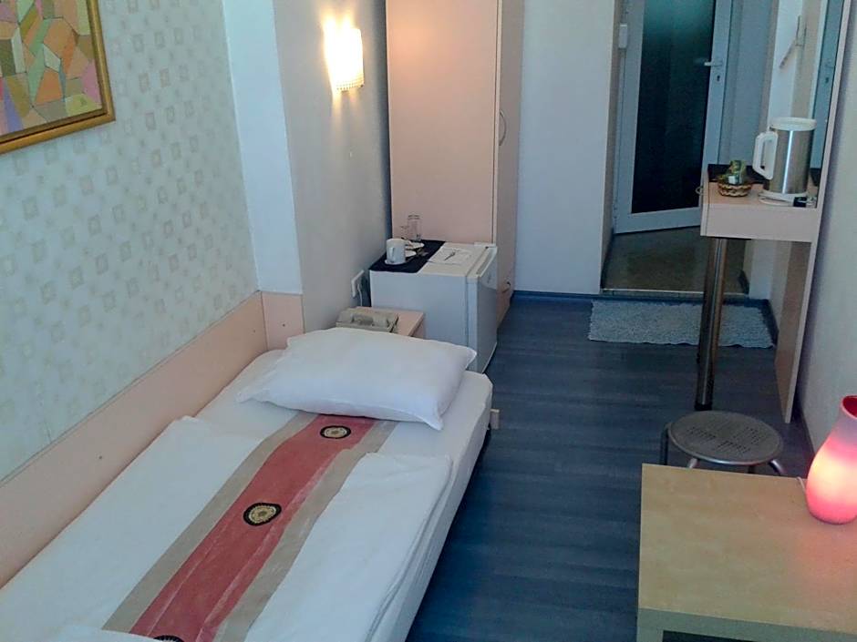 Scotty's Boutique Hotel