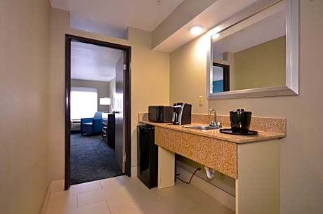 1 King Bed Suite