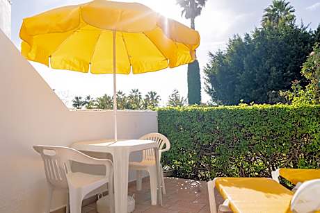 Special Offer - Deluxe Two-Bedroom Apartment with Sea-Pool View