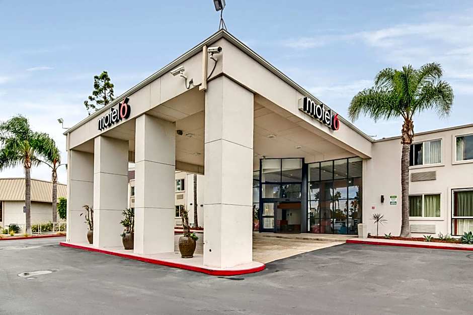 Motel 6 Carson