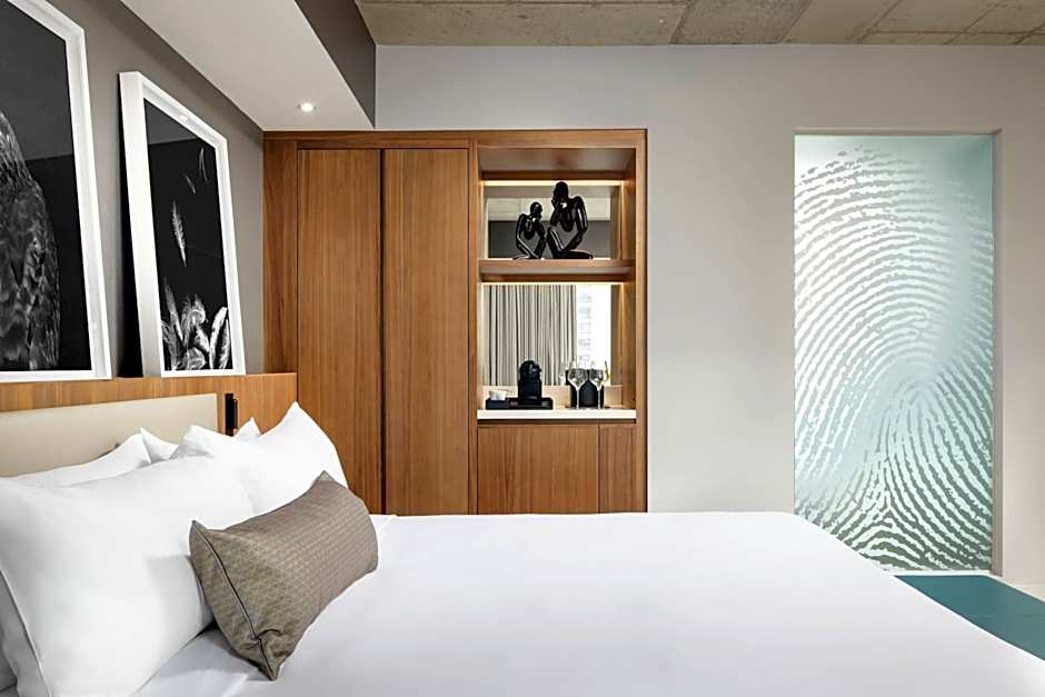 Humaniti Hotel Montreal, Autograph Collection