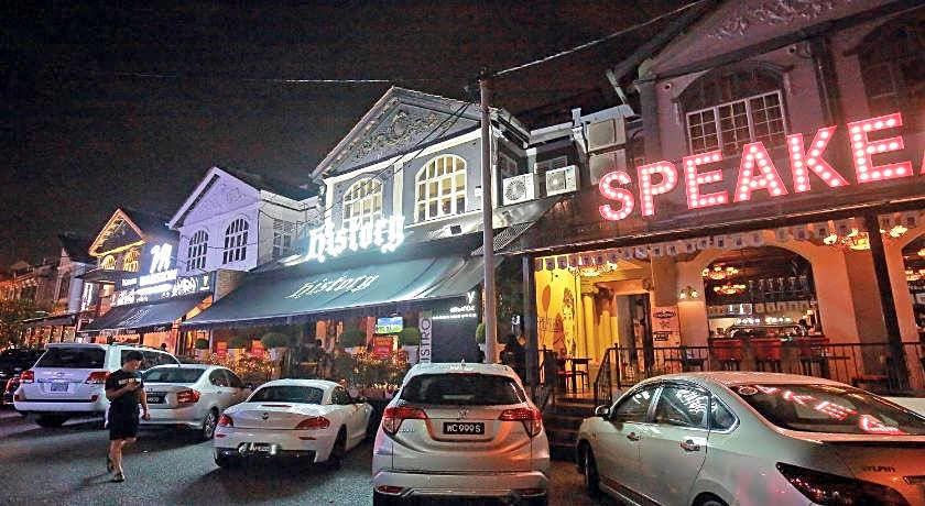 The Brownstone Hostel & Space