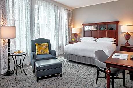 Club King Guest Room