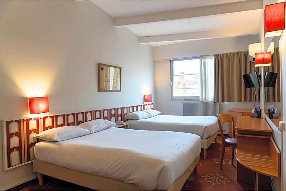 Hotel Ours Blanc - Place Victor Hugo