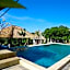 The Rocks - 6BR Beachfront Villa, Surf-in Location