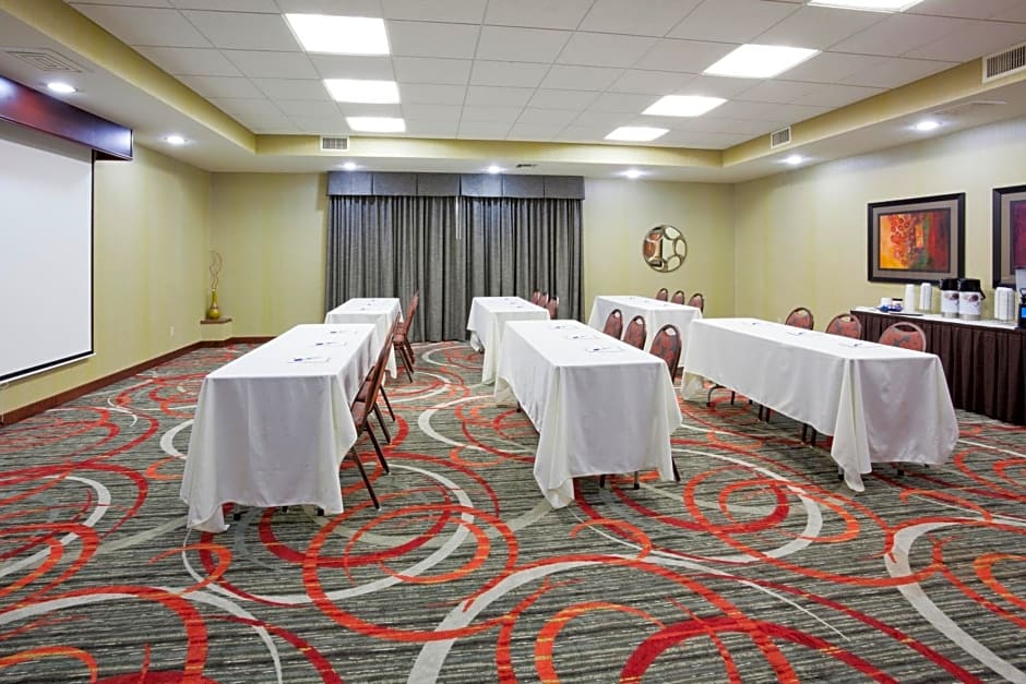 Holiday Inn Express & Suites Bloomington West By IHG