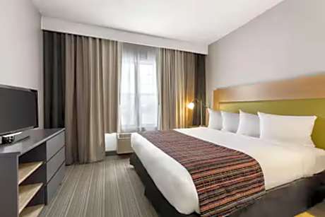 1 Queen Bed 1 Single Bed Suite Nonsmoking Accessible