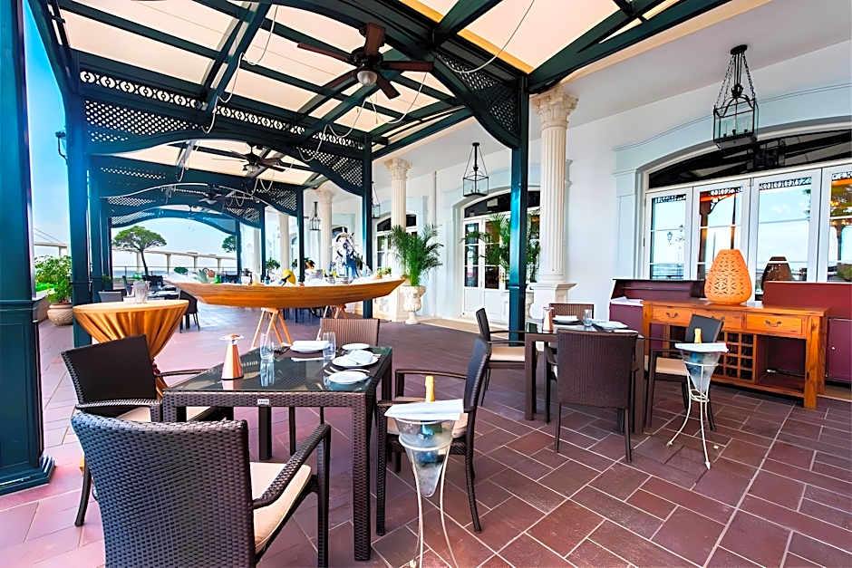 Rocks Hotel