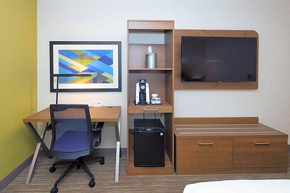 Holiday Inn Express Boston  Saugus By IHG