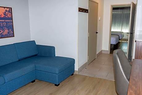 Deluxe Queen Room with Two Queen Beds