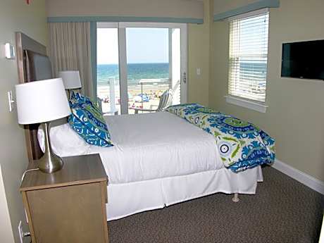 Luxury One-Bedroom Sunrise Suite with Beachfront View