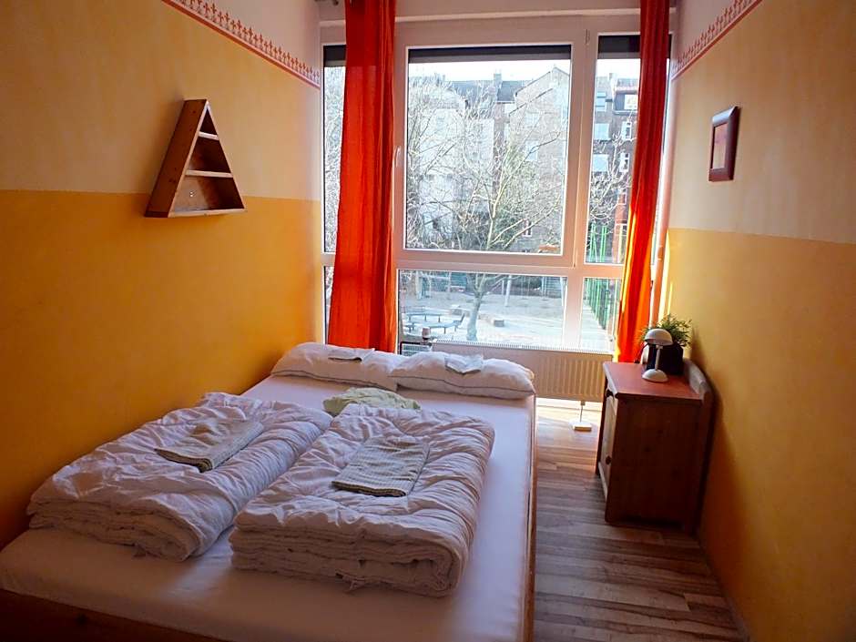 Max Hostel