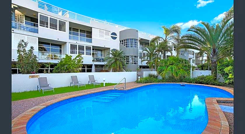 Sundeck Garden Apartments