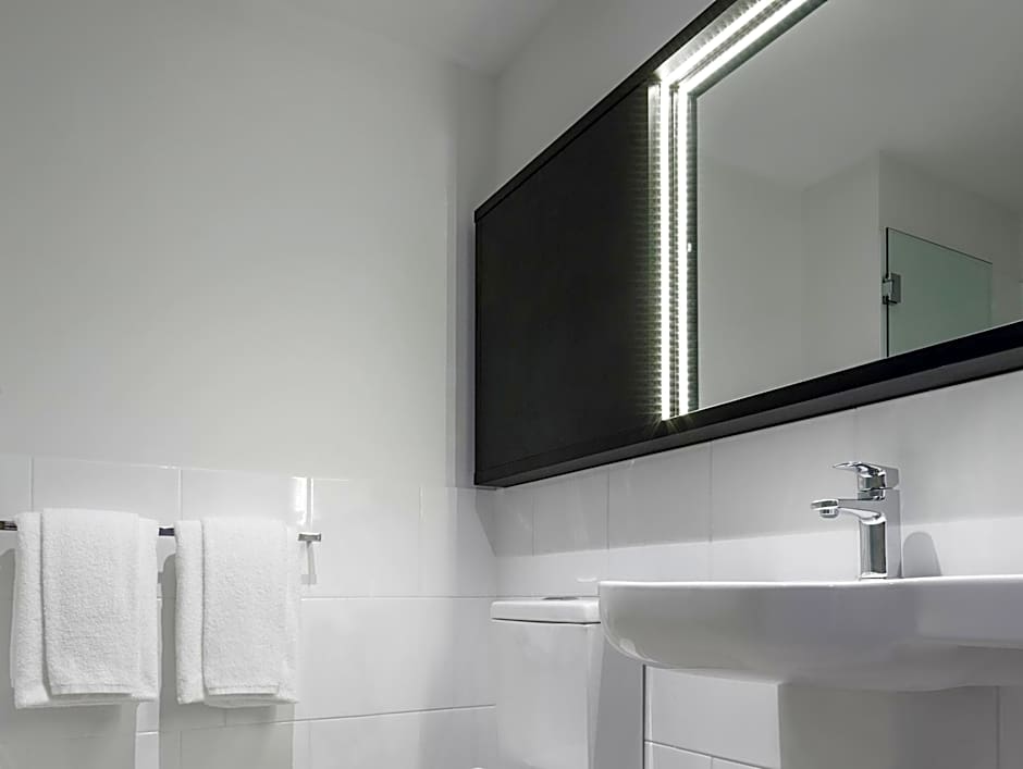 ibis Adelaide