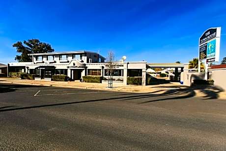 The Town House Motor Inn